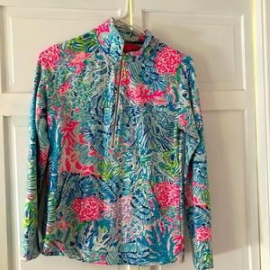Lily Pulitzer pull over, size extra small, bight and colorful!